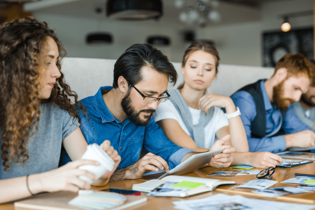 motivacion-en-el-trabajo-en-equipo-1024x683 Profesionales